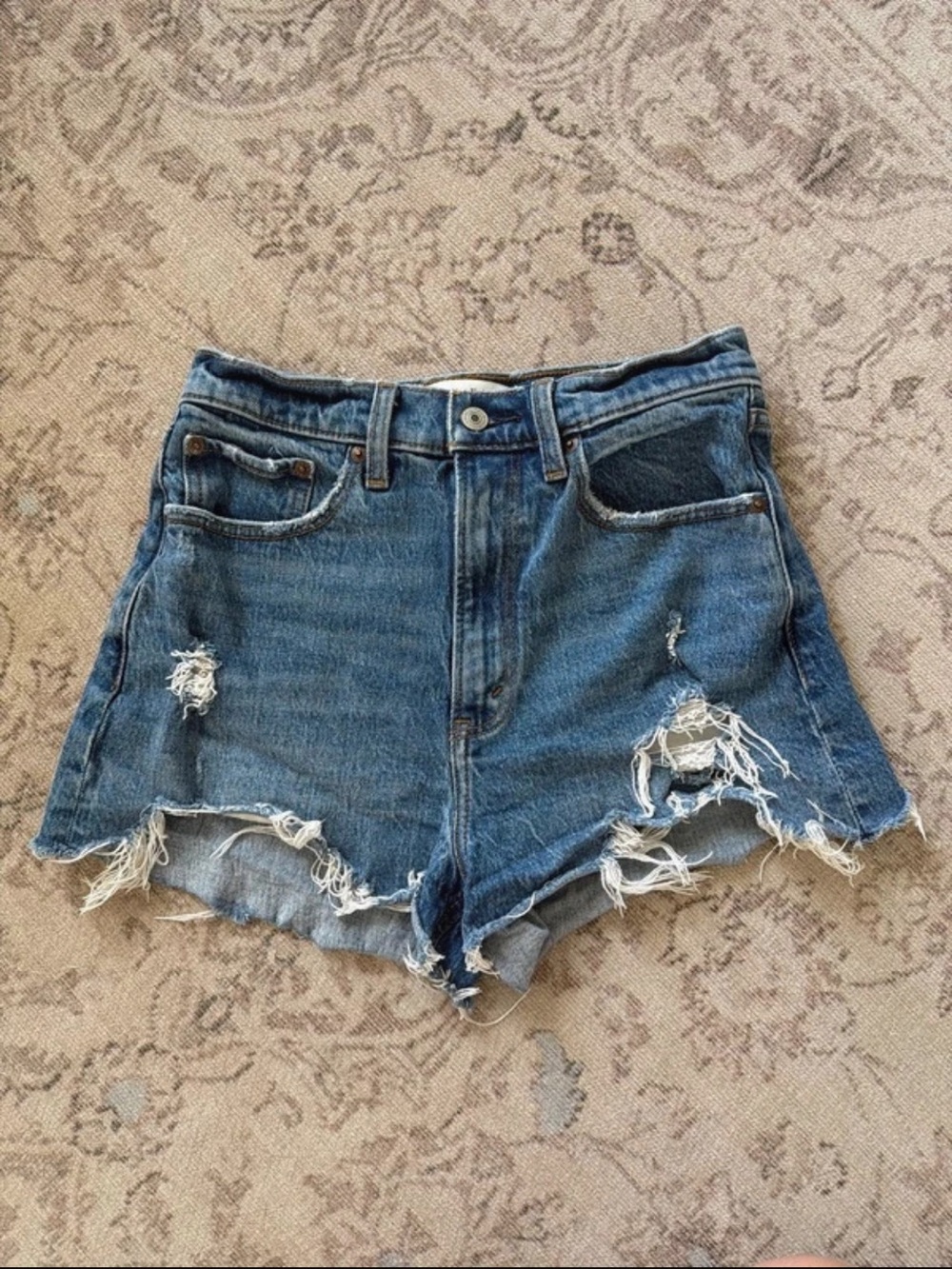 Abercrombie & Fitch The Mom Short High Rise